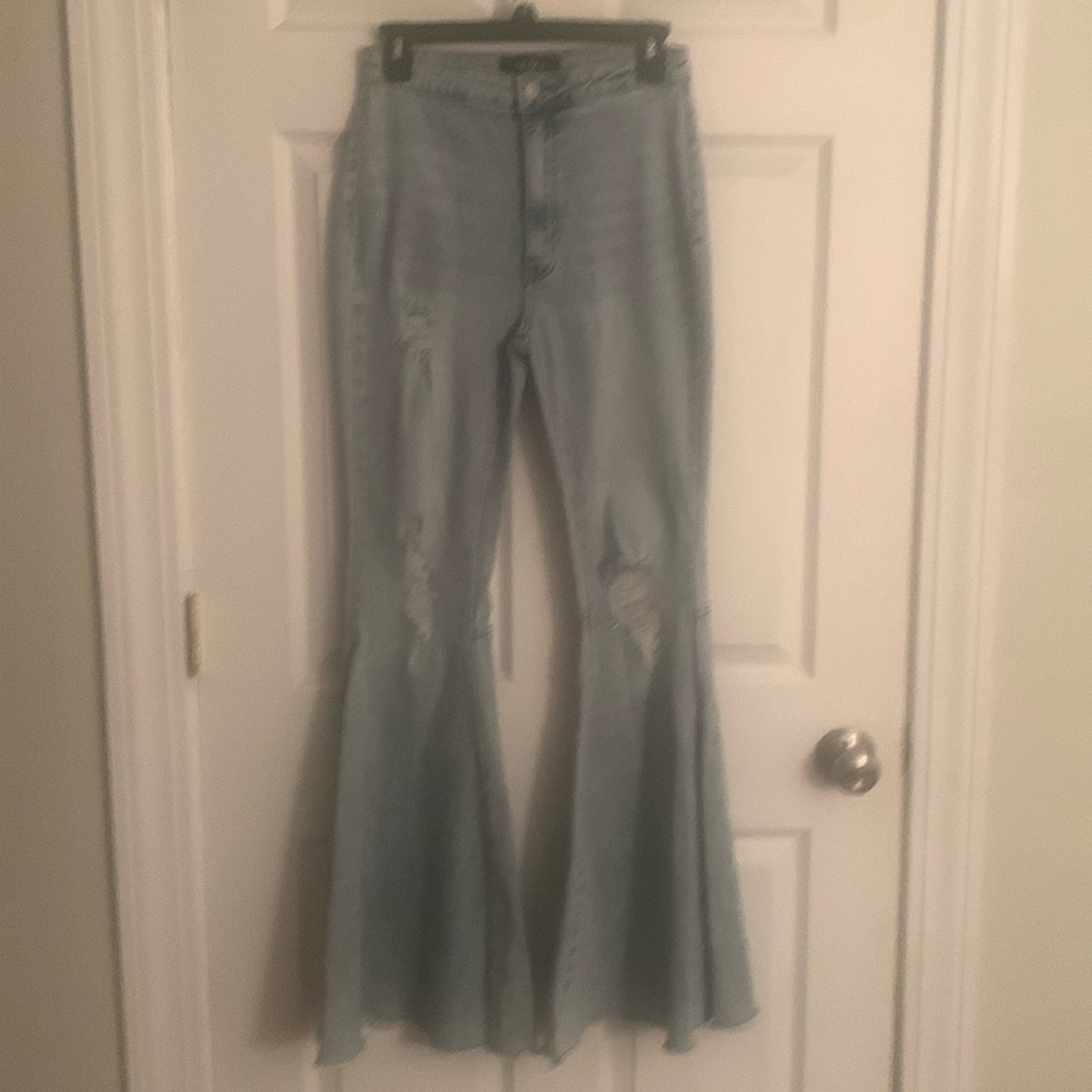 AKIRA Light Blue Flare/Bell Bottom Jeans Size 9